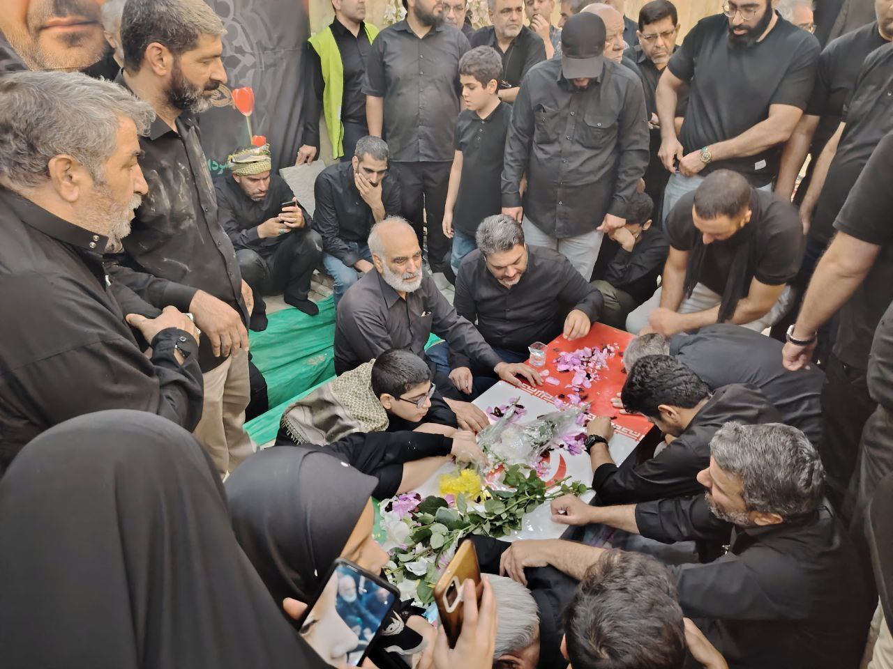 پیکر مطهر سردار شهید مسعود شانه‌ای به خاک سپرده شد